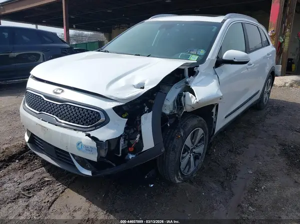 KNDCE3LC2K5323672 2019 KIA NIRO - Image 2