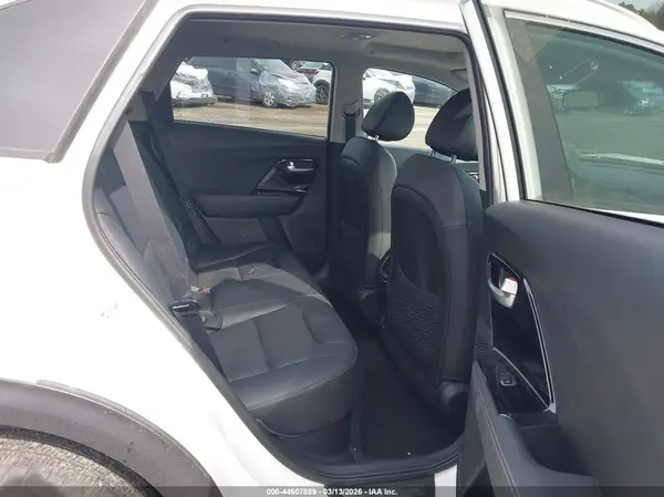 KNDCE3LC2K5323672 2019 KIA NIRO - Image 8