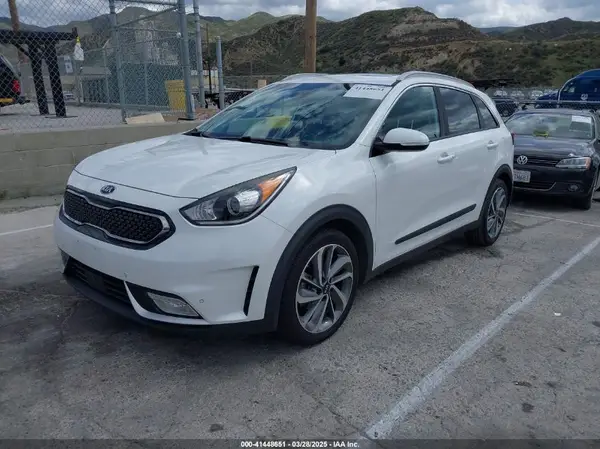 KNDCE3LC3H5070998 2017 KIA NIRO - Image 2