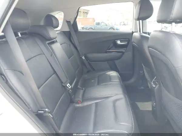 KNDCE3LC3H5070998 2017 KIA NIRO - Image 8