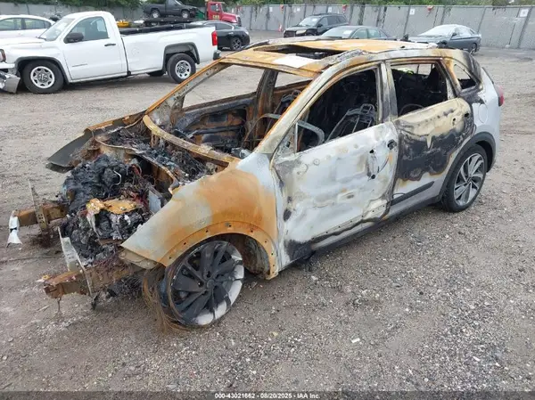 KNDCE3LC3J5110390 2018 KIA NIRO - Image 2