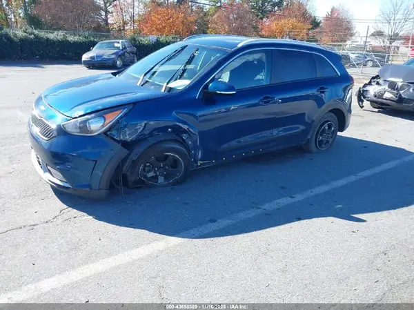 KNDCE3LC3J5153868 2018 KIA NIRO - Image 2