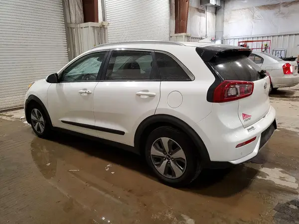 KNDCE3LC3J5156608 2018 KIA NIRO - Image 2