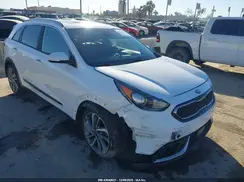 KNDCE3LC3J5175790 2018 KIA NIRO