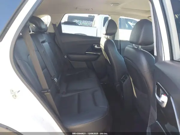 KNDCE3LC3J5175790 2018 KIA NIRO - Image 8