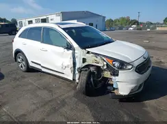 KNDCE3LC3K5226111 2019 KIA NIRO