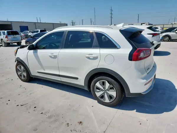 KNDCE3LC3K5243345 2019 KIA NIRO - Image 2