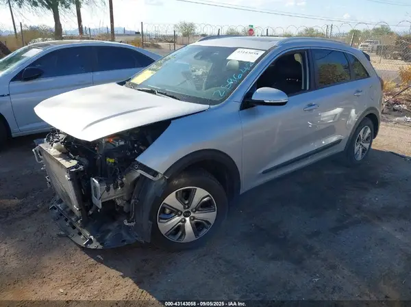 KNDCE3LC3K5259643 2019 KIA NIRO - Image 2