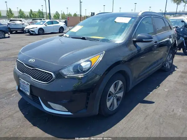 KNDCE3LC3K5283652 2019 KIA NIRO - Image 2
