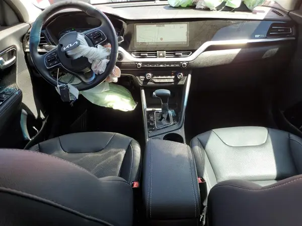 KNDCE3LC3N5493818 2022 KIA NIRO - Image 8