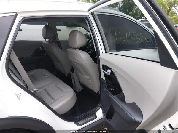 KNDCE3LC4H5042076 2017 KIA NIRO - Image 8