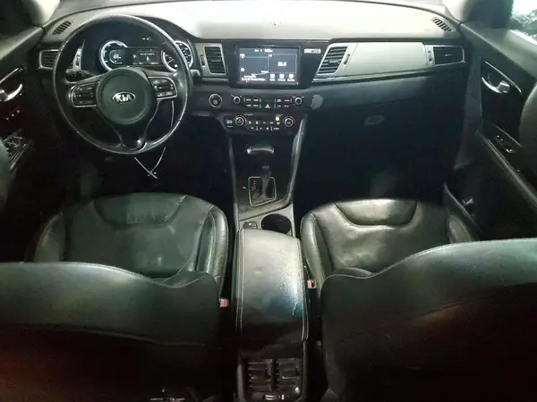 KNDCE3LC4H5043941 2017 KIA NIRO - Image 8