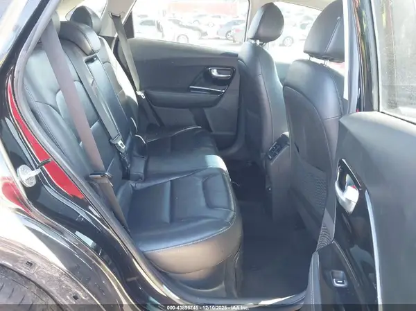 KNDCE3LC4H5044667 2017 KIA NIRO - Image 8
