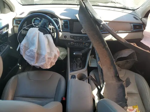KNDCE3LC4H5047682 2017 KIA NIRO - Image 8