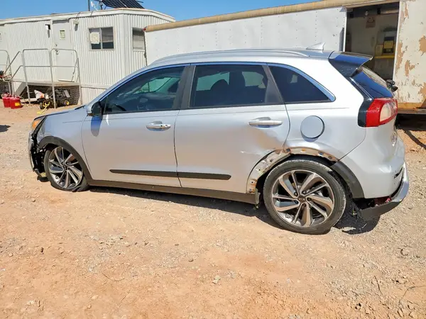 KNDCE3LC4H5050677 2017 KIA NIRO - Image 2