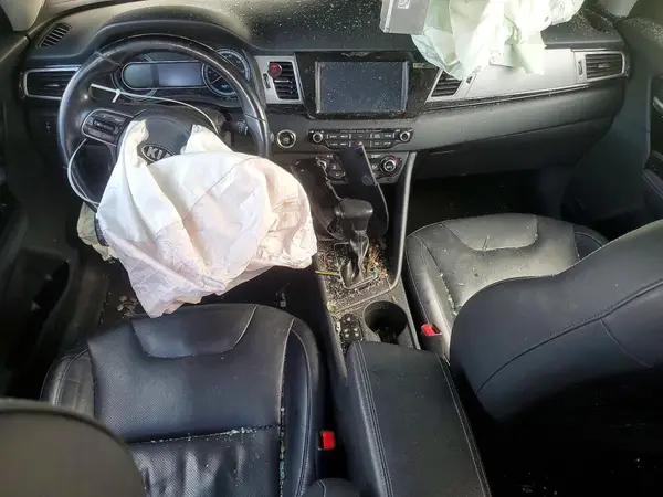 KNDCE3LC4H5052090 2017 KIA NIRO - Image 8