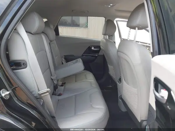 KNDCE3LC4J5112195 2018 KIA NIRO - Image 8