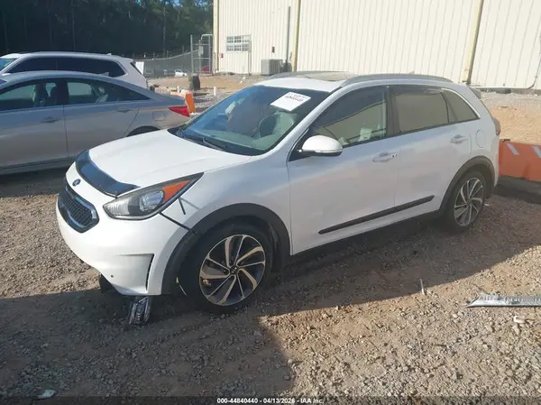 KNDCE3LC4J5125335 2018 KIA NIRO - Image 2