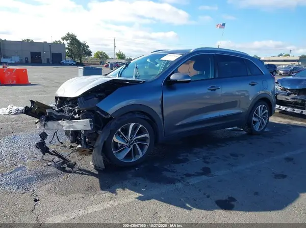 KNDCE3LC5H5081579 2017 KIA NIRO - Image 2
