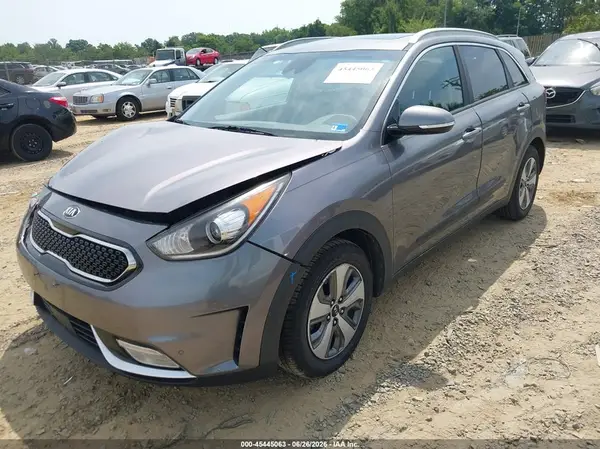 KNDCE3LC5J5108074 2018 KIA NIRO - Image 2