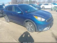KNDCE3LC5J5118071 2018 KIA NIRO