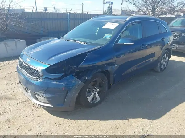 KNDCE3LC5J5118071 2018 KIA NIRO - Image 2