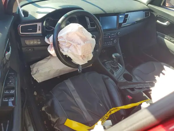 KNDCE3LC5J5121522 2018 KIA NIRO - Image 8