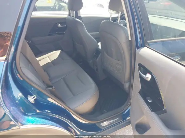 KNDCE3LC5J5176083 2018 KIA NIRO - Image 8