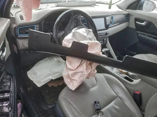 KNDCE3LC6H5038014 2017 KIA NIRO - Image 8