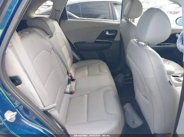 KNDCE3LC6H5038143 2017 KIA NIRO - Image 8