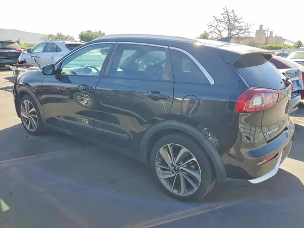 KNDCE3LC6H5047635 2017 KIA NIRO - Image 2