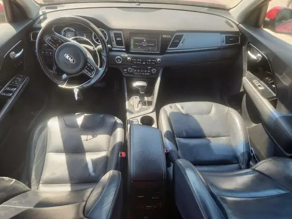 KNDCE3LC6H5049076 2017 KIA NIRO - Image 8