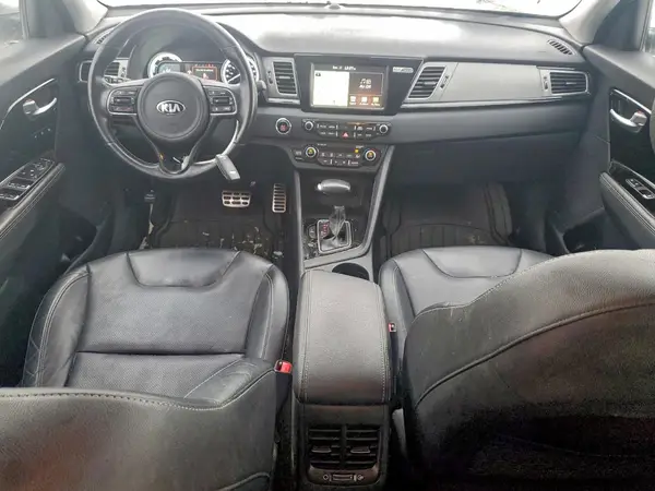 KNDCE3LC6H5060742 2017 KIA NIRO - Image 8