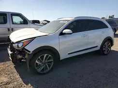 KNDCE3LC6H5076083 2017 KIA NIRO