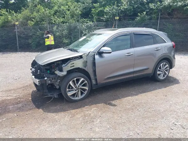 KNDCE3LC6H5088752 2017 KIA NIRO - Image 2
