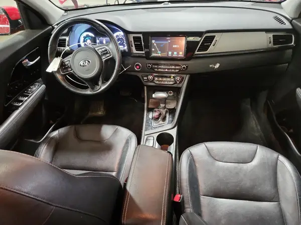 KNDCE3LC6H5090565 2017 KIA NIRO - Image 8
