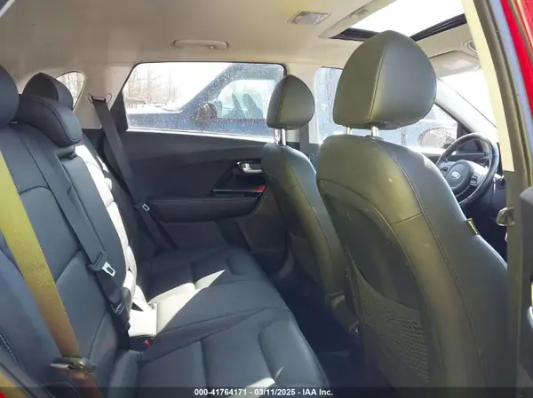 KNDCE3LC6J5119973 2018 KIA NIRO - Image 8