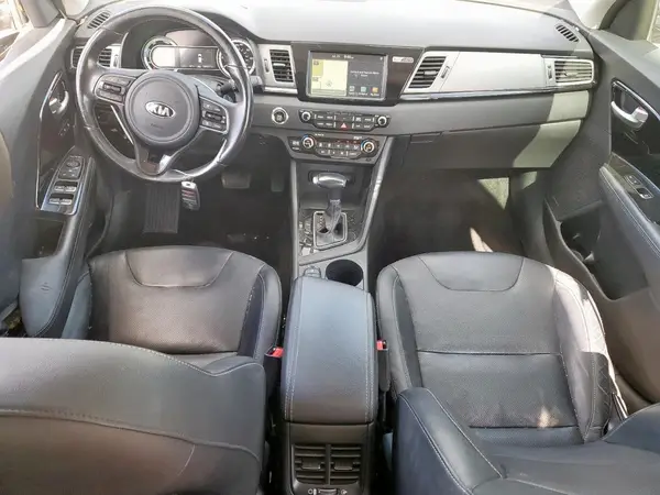 KNDCE3LC6J5123991 2018 KIA NIRO - Image 8