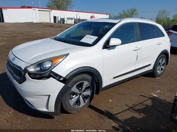 KNDCE3LC6J5147028 2018 KIA NIRO - Image 2