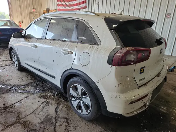 KNDCE3LC6K5243307 2019 KIA NIRO - Image 2