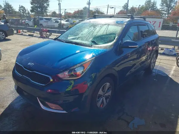 KNDCE3LC6K5282690 2019 KIA NIRO - Image 2