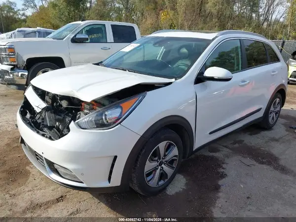 KNDCE3LC6K5336781 2019 KIA NIRO - Image 2