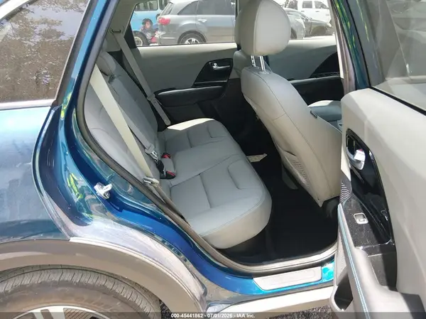 KNDCE3LC6N5516833 2022 KIA NIRO - Image 8