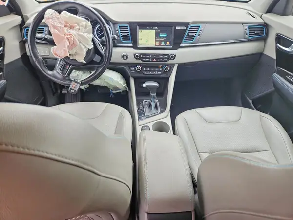 KNDCE3LC7H5044789 2017 KIA NIRO - Image 8