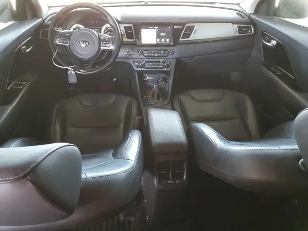 KNDCE3LC7H5079509 2017 KIA NIRO - Image 8