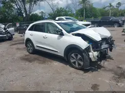 KNDCE3LC7J5111204 2018 KIA NIRO