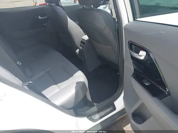 KNDCE3LC7J5111204 2018 KIA NIRO - Image 8