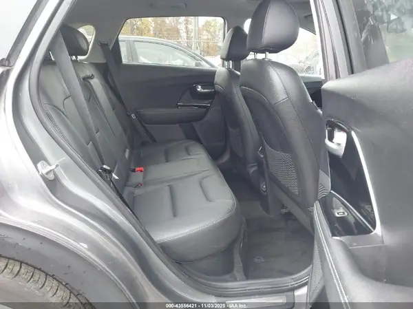 KNDCE3LC7J5114068 2018 KIA NIRO - Image 8