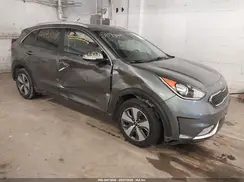 KNDCE3LC7J5122090 2018 KIA NIRO