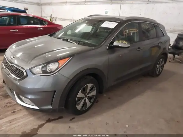 KNDCE3LC7J5122090 2018 KIA NIRO - Image 2